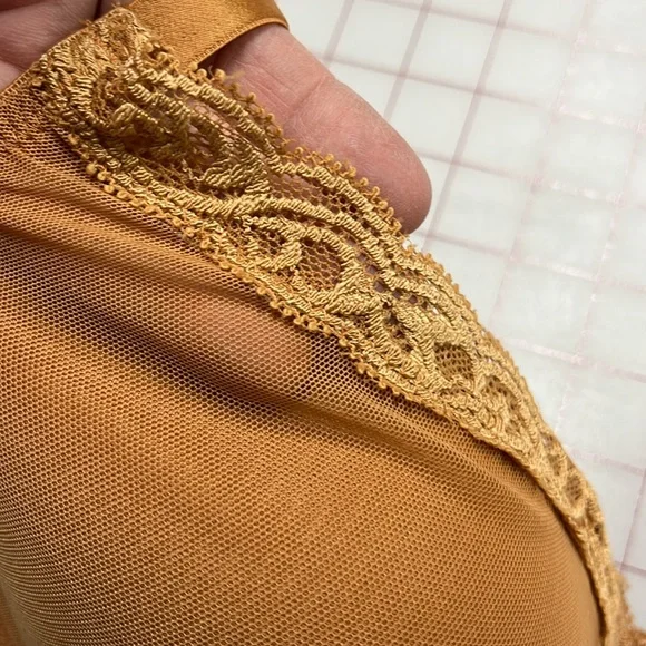 Natori "Feathers" Plunge T-Shirt Underwire Lace Carmel Full Figure Bra SZ 32G - Picture 10 of 13